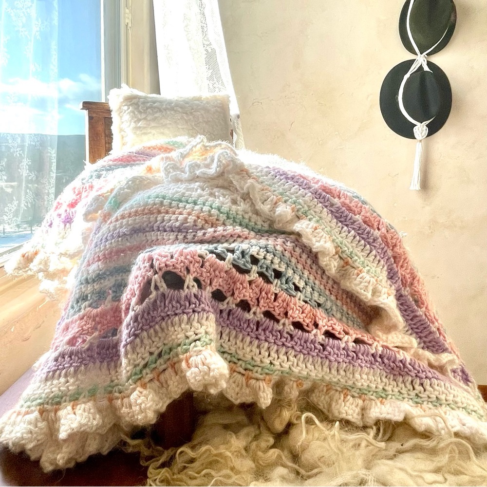 Vintage Handmade Crochet Rainbow Baby Blanket Exquisite Craftsmanship